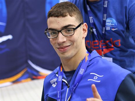 מקצה מרהיב בבריכה בטוקיו. דדאון (צילום: קרן איזיקסון)