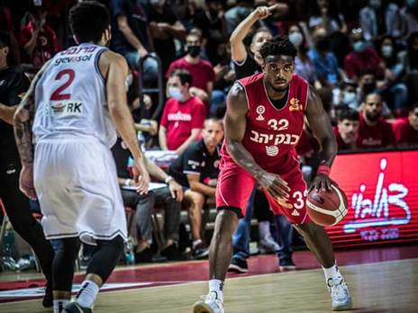 אובהסואן, הראה דומיננטיות (צילום: עודד קרני, מנהלת הליגה)