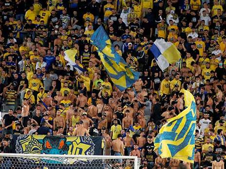 אוהדי מכבי תל אביב (צילום: אלן שיבר)