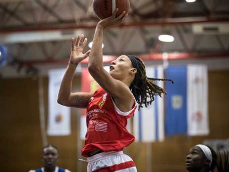 קלעה 40 נקודות והשאירה את ראשל"צ מושלמת. סימס (באדיבות מנהלת ליגת העל לנשים בכדורסל)