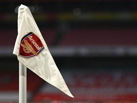 דגל ארסנל. המועדון הסתבך (Getty)