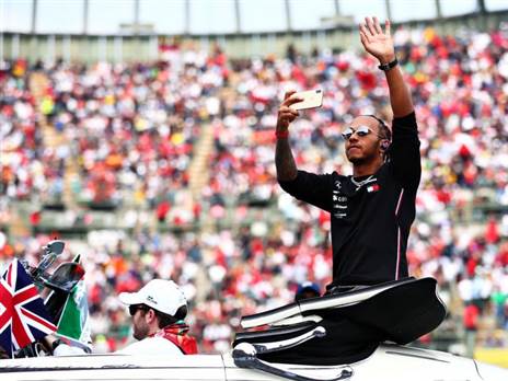 לואיס המילטון. ליברטי מדיה עשו עבודת יחצנות מעולה