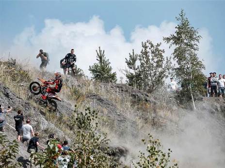 המאבק בעיצומו (Future7Media)