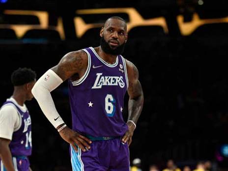 יצליח להשאיר את הלייקרס בחיים? לברון (GETTY)