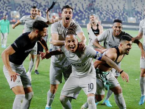 שחקני מכבי חיפה חוגגים. לא כוחות (אלן שיבר)