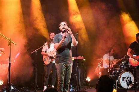 בניה ברבי. הופיע בפני אנשי המועדון (צילום: האתר הרשמי של מכבי חיפה)