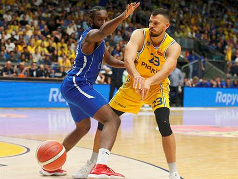 מכבי תצטרך לקבל ממנו יותר. ז'יז'יץ' (אלן שיבר)