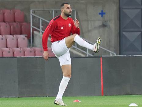 מחכה להופעה ראשונה בהפועל חיפה. טאהא (דני מרון)