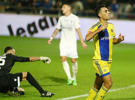 חוזר למדים הצהובים-כחולים. זהבי (אלן שיבר)