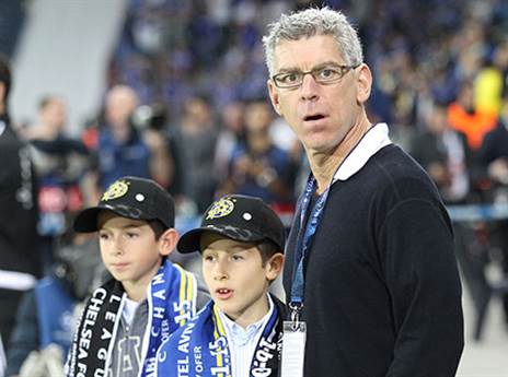 "כשאין רעש זה לא אומר שלא עובדים". גולדהאר (אלן שיבר)