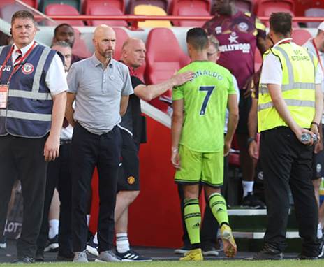 מתווכח עם טן האח באימונים. רונאלדו (Catherine Ivill/Getty Images)