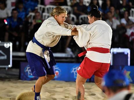 טלי סמואלסון (משמאל)  (באדיבות התאחדות הסמבו בישראל)