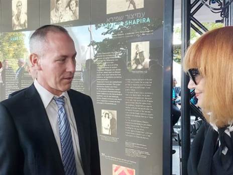 שר הספורט טרופר