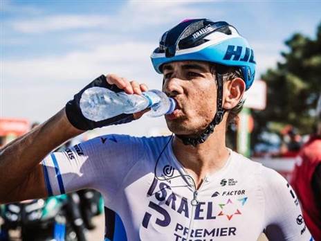 שותה לרוויה. גולדשטיין (נועה ארנון)