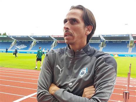 בניון. "הכי נהנה באסיפות וידאו שלי"