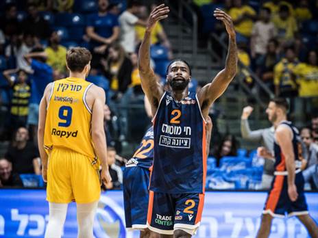 רבע שני ענק של נס ציונה, שמחקה פיגור 18 (צילום: עודד קרני)