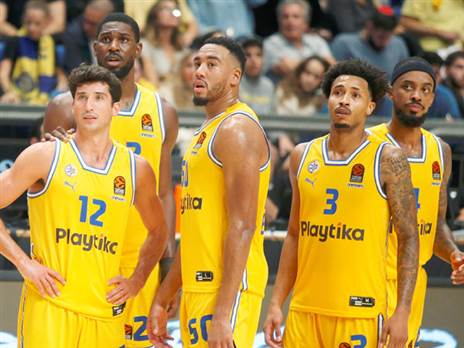 מכבי ת"א סופרת שני הפסדים רצופים (צילום: אלן שיבר)