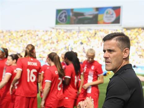 הראשון שאימן במונדיאל הנשים והגברים (Robert Cianflone - FIFA/FIFA via Getty Images)