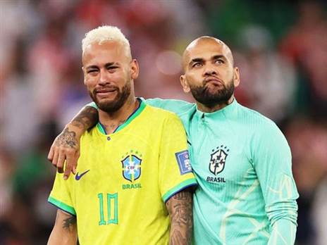 "יגרמו לו להמשיך". ניימאר עם דני אלבס (getty)