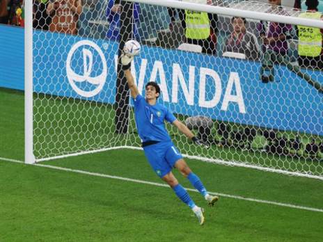 בונו. הצטיין בפנדלים, בקושי נבחן במשחקים עצמם (Alexander Hassenstein/Getty Images)