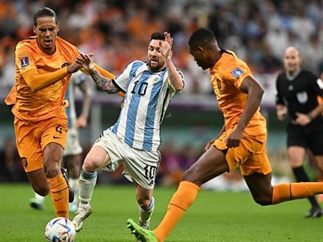 מסי חדש נולד. "הפרעוש" נגד הולנד (getty)