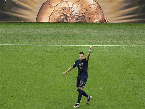 לבד במגרש (Ercin Erturk/Anadolu Agency via Getty Images)