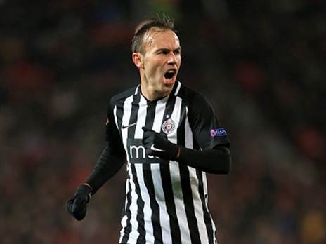 נאתכן במדי פרטיזן