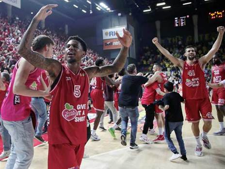 טירוף בדרייב אין (אלן שיבר)