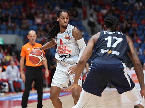 צפוי להיות כשיר. סמית' (לירון מולדובן)