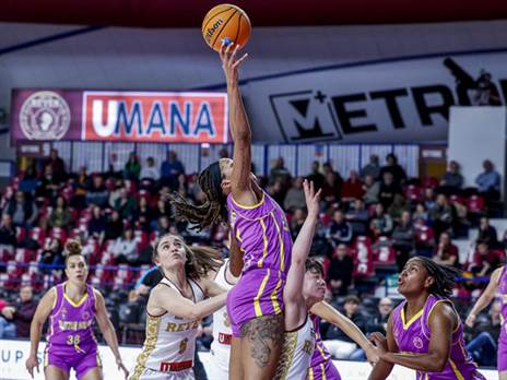 סימס חודרת לסל (FIBA)