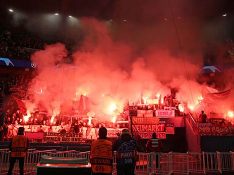 חיממו את היציעים. אוהדי באיירן (Getty)