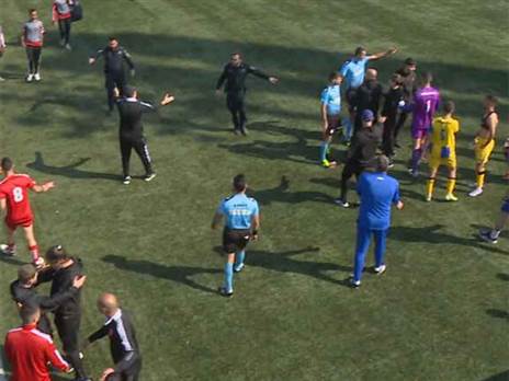 שוטרים על הדשא בחודורוב