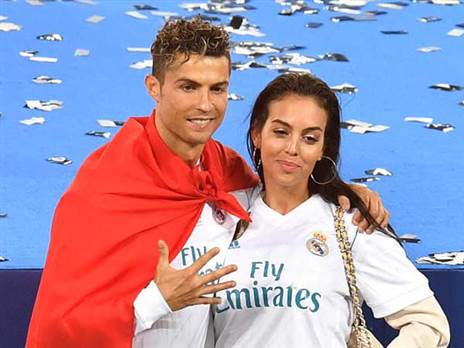 כריסטיאנו רונאלדו וג'ורג'ינה בריאל מדריד. מעבר לצד השני היה מתקבל? (GETTY)