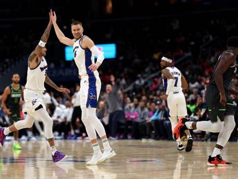 פורזינגיס וקוזמה עשויים להמשיך (Rob Carr/Getty Images)