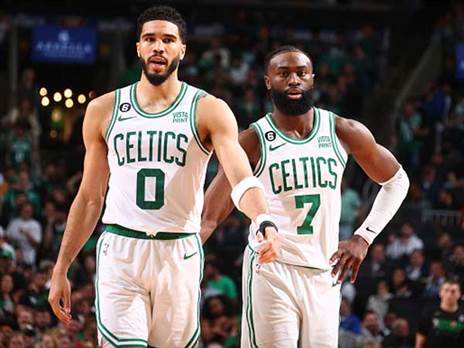 ג'ייסון טייטום וג'יילן בראון. כשלו ברגע האמת (GETTY)