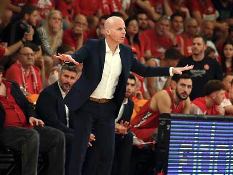 מרחק שני משחקים מהיסטוריה (אלן שיבר)