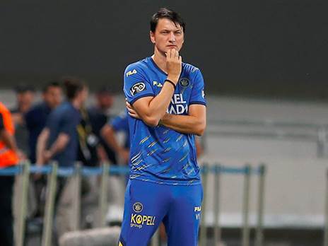 איביץ'. לבד בפסגה (אלן שיבר)