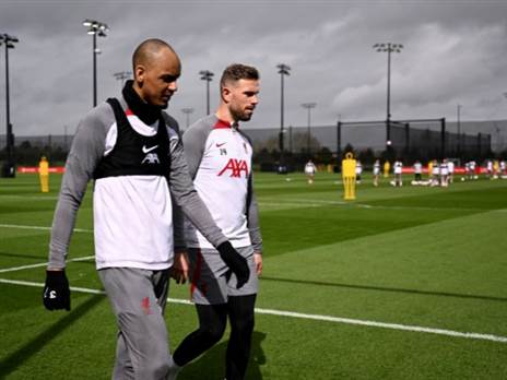 הנדרסון ופאביניו. נעליים גדולות (Andrew Powell/Liverpool FC via Getty Images)