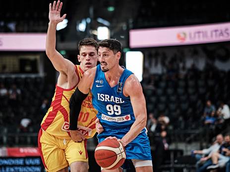 גם הוא הגיע הערב. זיו (FIBA)