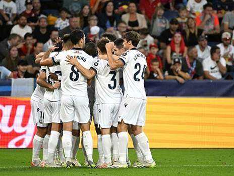 סוסיאדד שלטה משריקת הפתיחה (Getty)