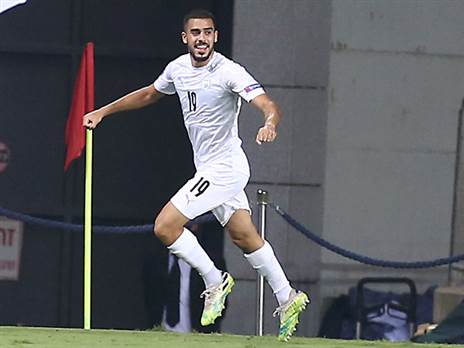 אלמקייס חוגג את השוויון מול סלובקיה (צילום: אלן שיבר)