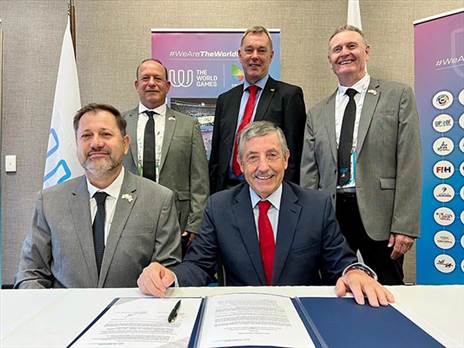 בתמונה: פורנה ונשיא התאחדות אילת, אריק קפלן