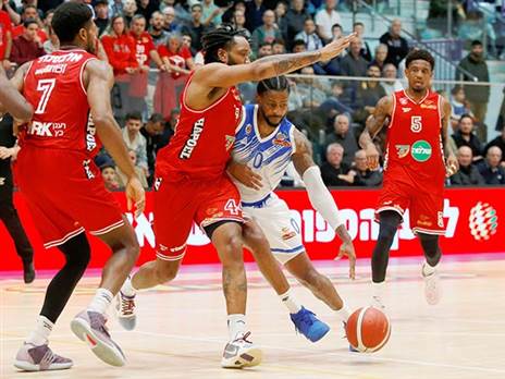 המילטון. לא מוותר על הזריקה שלו (אלן שיבר)