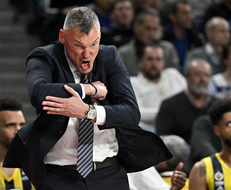 שאראס פתח במלחמה (GETTY)