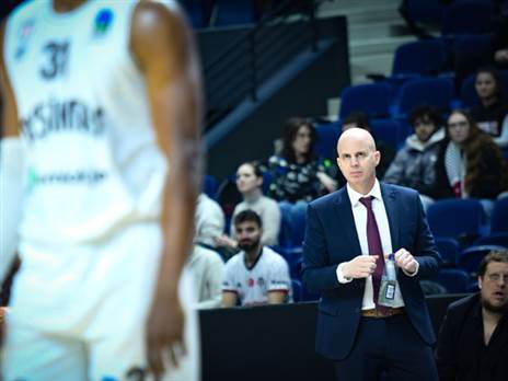 "אנחנו עם הפנים לליגה". דני פרנקו (נטליה נונייז)