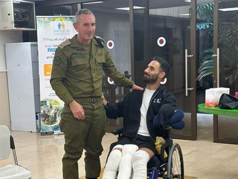 גם דובר צה`ל הגיע לבקר