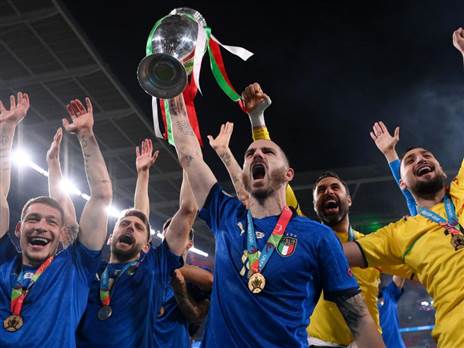 בונוצ`י. יפרוש בסיום העונה (GETTY)