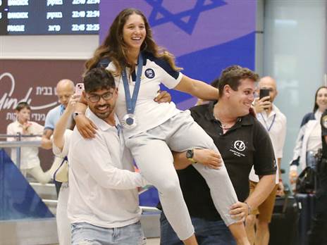 עוד לא מעכלת את הזכיה. קנטור (צילום: אלן שיבר)