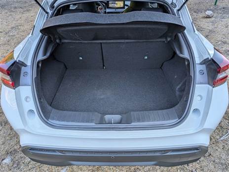 תא המטען בהיברידית קטן ב-68 ליטר