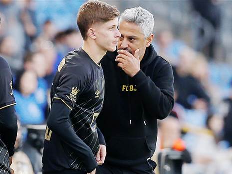 בית“ר הרוויחה אס? יונה ויצחקי (אלן שיבר)